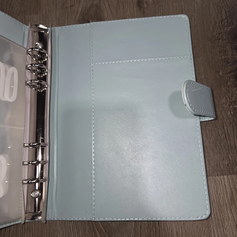 NWOT Light Blue 100 Envelope Savings Challenge Binder With Magnetic Closure